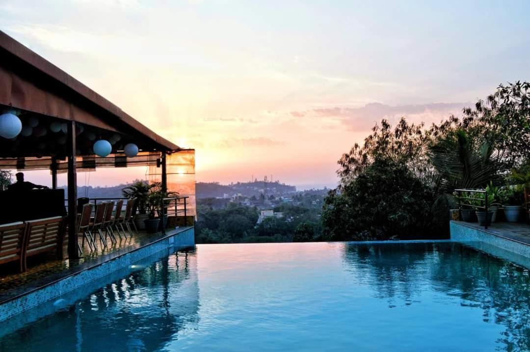 Silverador Resort Thane Exterior photo