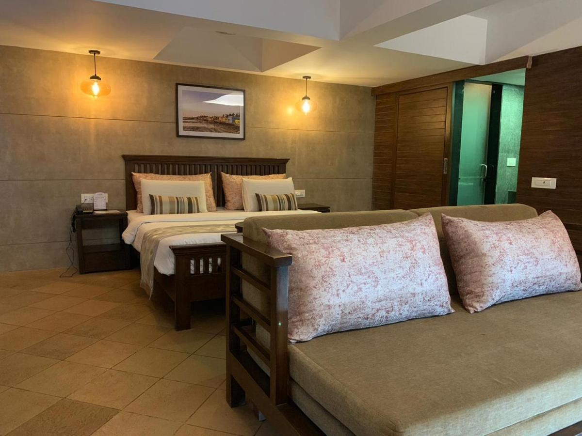 Silverador Resort Thane Exterior photo