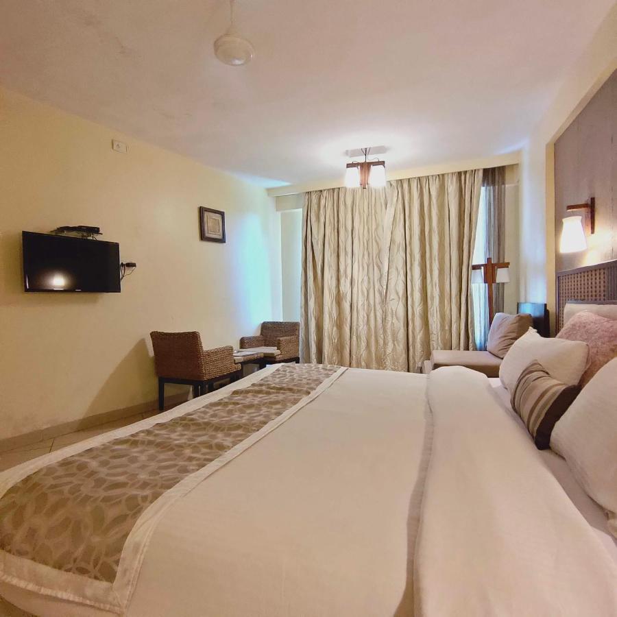 Silverador Resort Thane Exterior photo