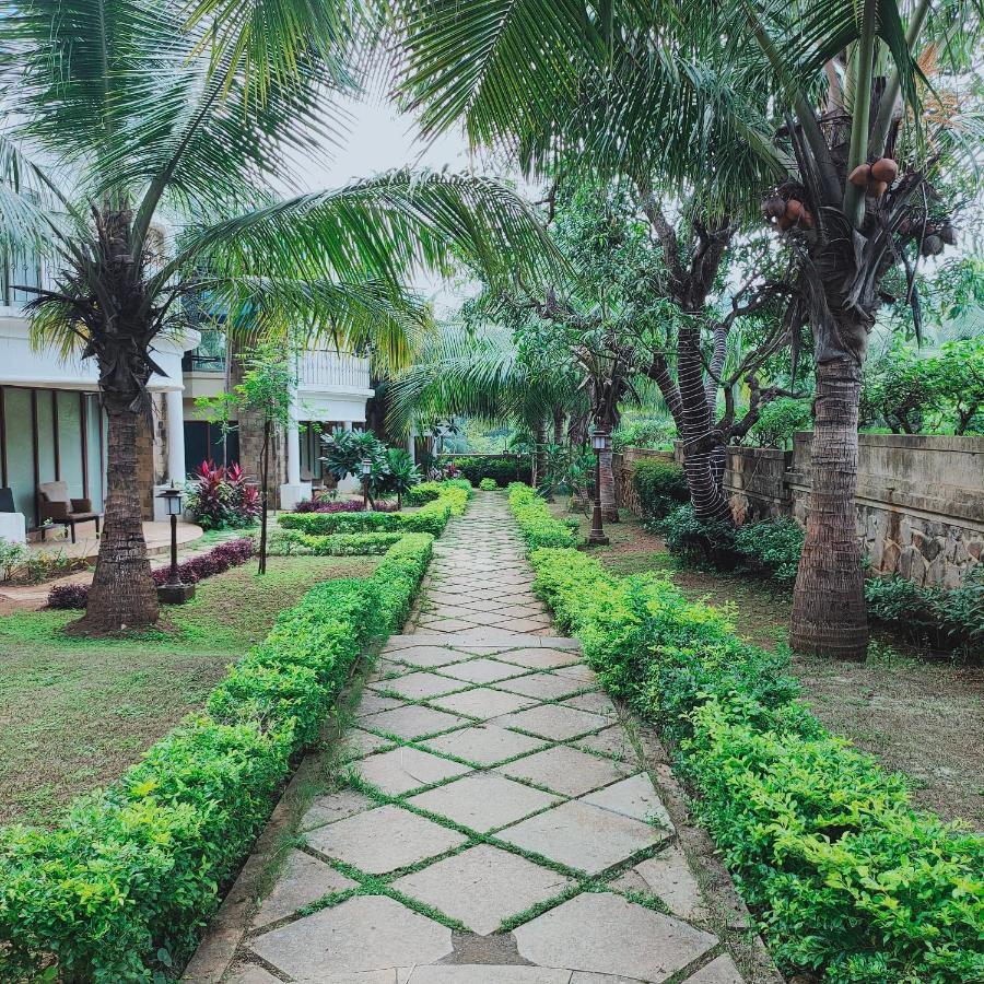 Silverador Resort Thane Exterior photo